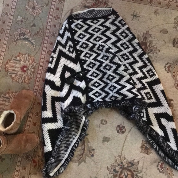 Poncho⚡️ - Picture 3 of 6